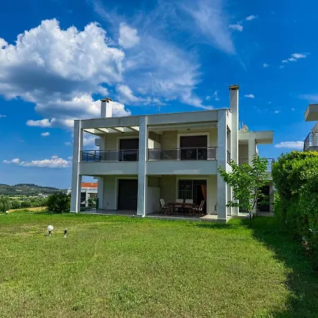 Vakantiehuis Evelina Elegant Summer House With Sea View Shared Pool
